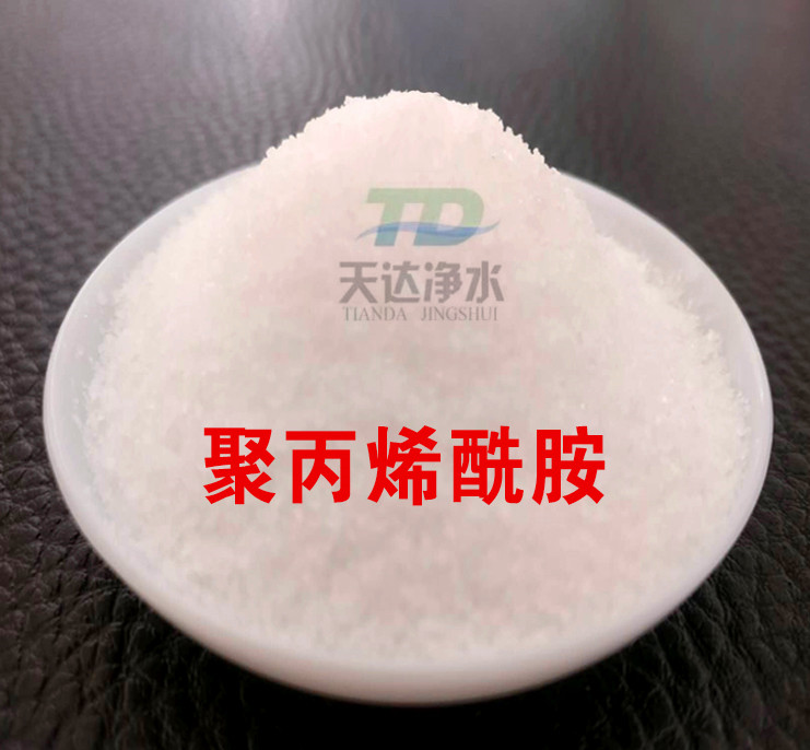 聚丙烯酰胺产品乳液状和固体状的对比